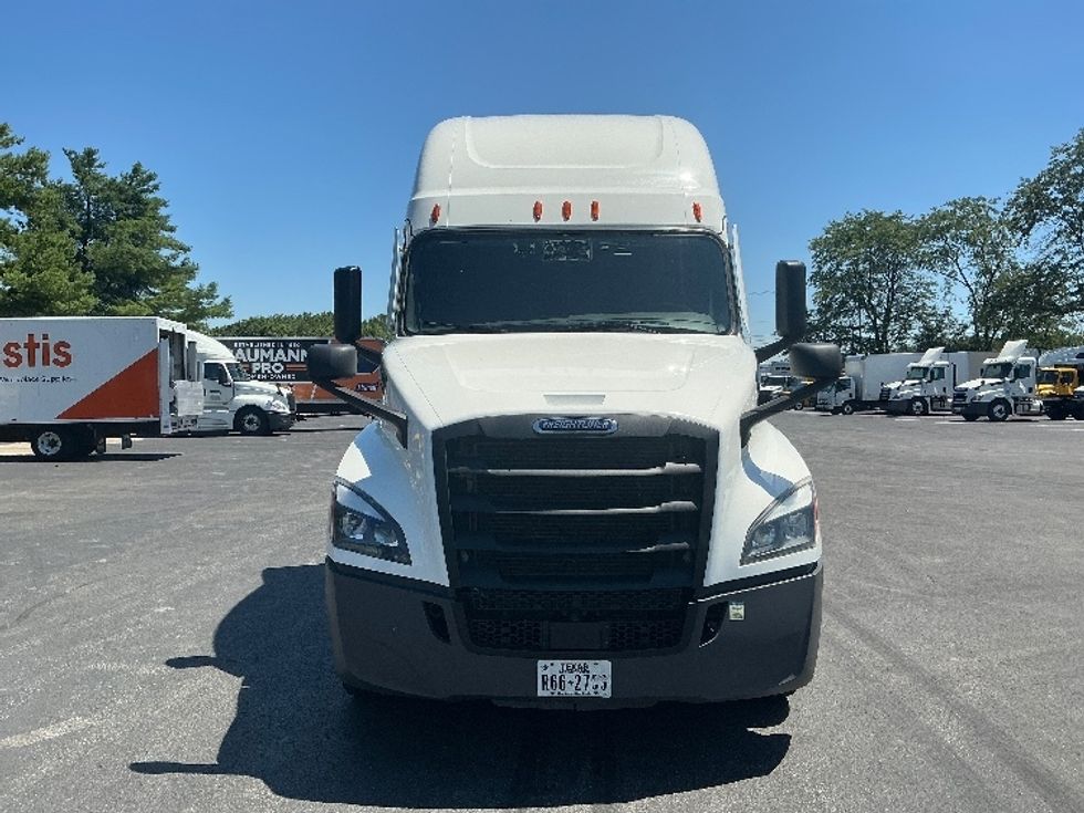 Sleeper Tractor-Heavy Duty Tractors-Freightliner-2024-T12664ST-Lexington-KY-551,595\n\t\tmiles-$ 84,750 - Image 2