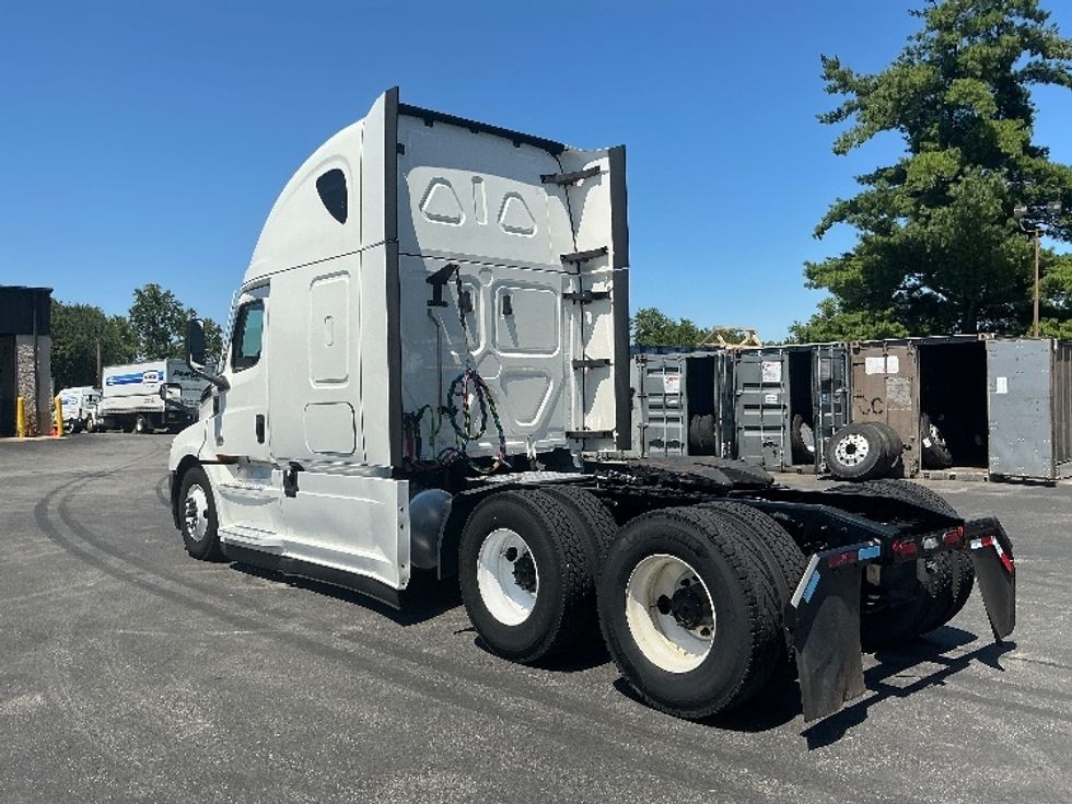 Sleeper Tractor-Heavy Duty Tractors-Freightliner-2024-T12664ST-Lexington-KY-551,595\n\t\tmiles-$ 84,750 - Image 5