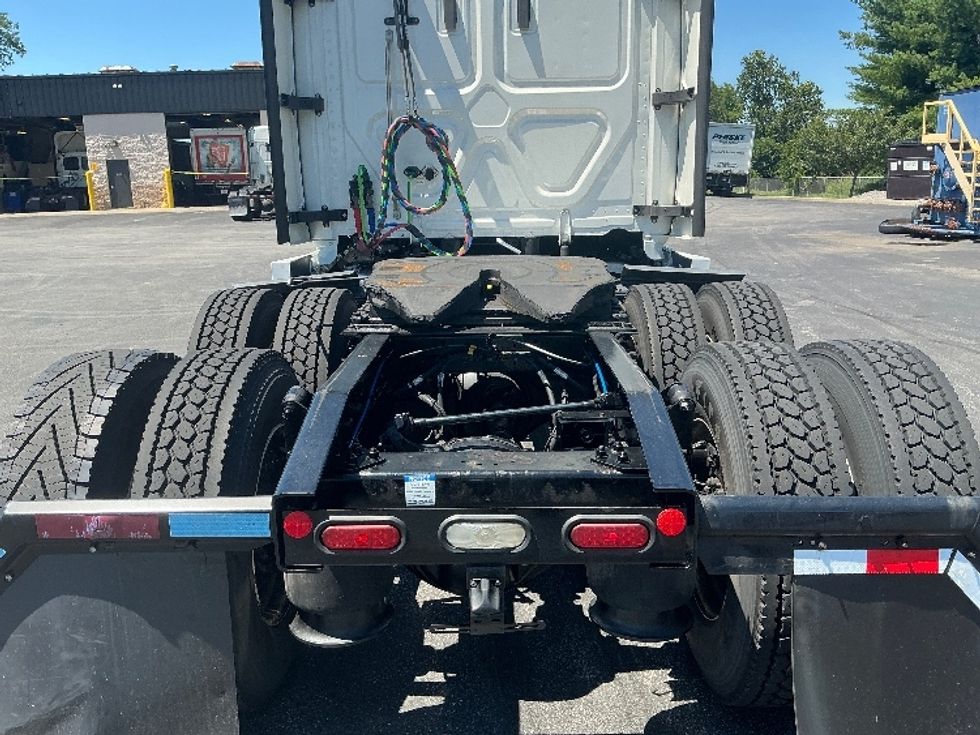 Sleeper Tractor-Heavy Duty Tractors-Freightliner-2024-T12664ST-Lexington-KY-551,595\n\t\tmiles-$ 84,750 - Image 6