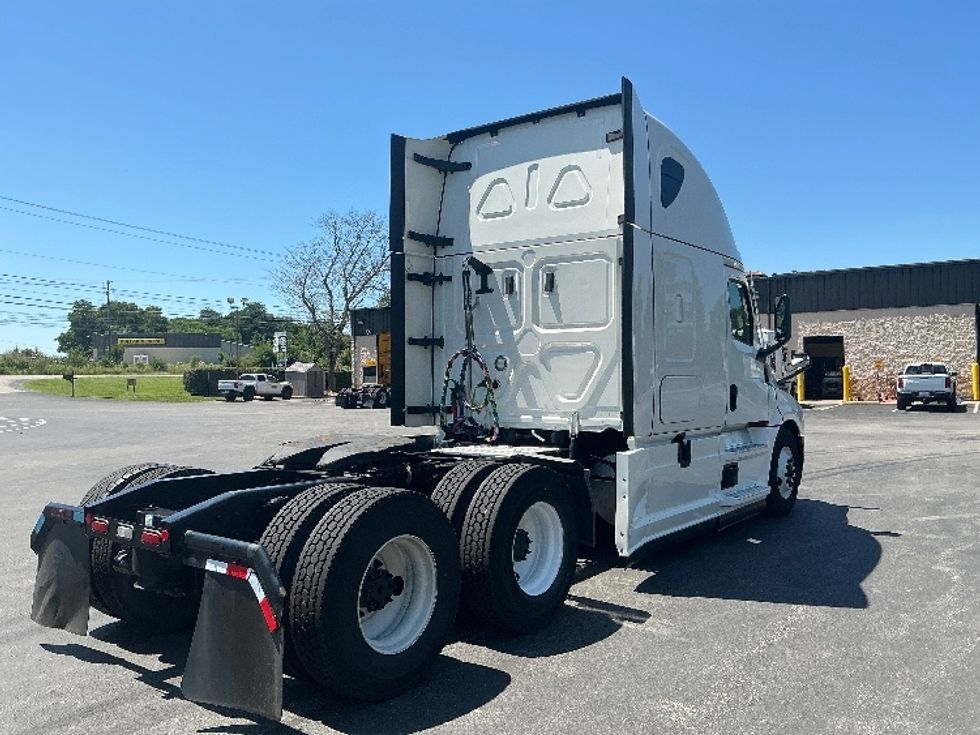 Sleeper Tractor-Heavy Duty Tractors-Freightliner-2024-T12664ST-Lexington-KY-551,595\n\t\tmiles-$ 84,750 - Image 7