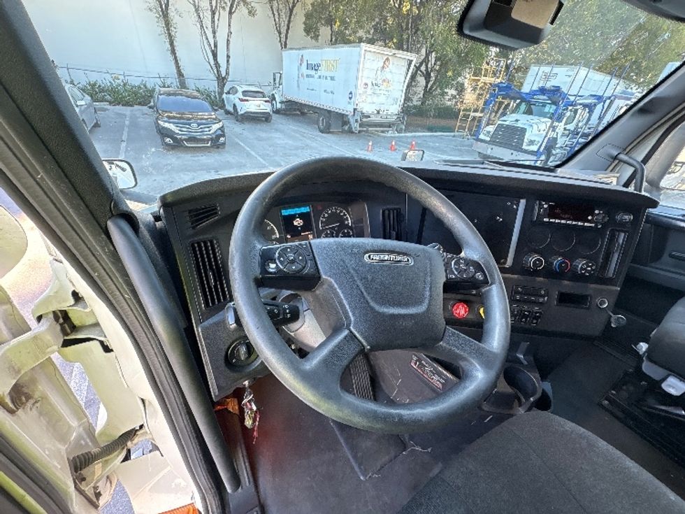 Sleeper Tractor-Heavy Duty Tractors-Freightliner-2024-T12664ST-Medley-FL-601,803\n\t\tmiles-$ 71,750 - Image 10