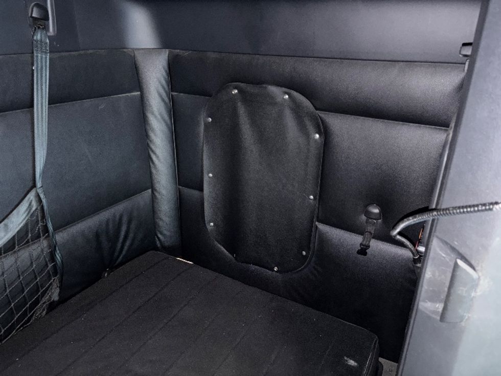 Sleeper Tractor-Heavy Duty Tractors-Freightliner-2024-T12664ST-Medley-FL-601,803\n\t\tmiles-$ 71,750 - Image 18