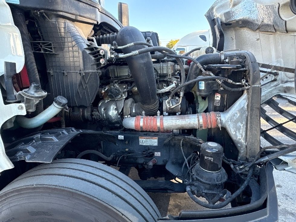 Sleeper Tractor-Heavy Duty Tractors-Freightliner-2024-T12664ST-Medley-FL-601,803\n\t\tmiles-$ 71,750 - Image 20