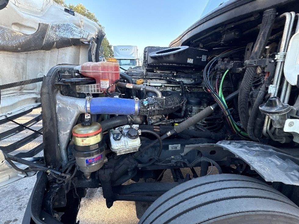 Sleeper Tractor-Heavy Duty Tractors-Freightliner-2024-T12664ST-Medley-FL-601,803\n\t\tmiles-$ 71,750 - Image 21