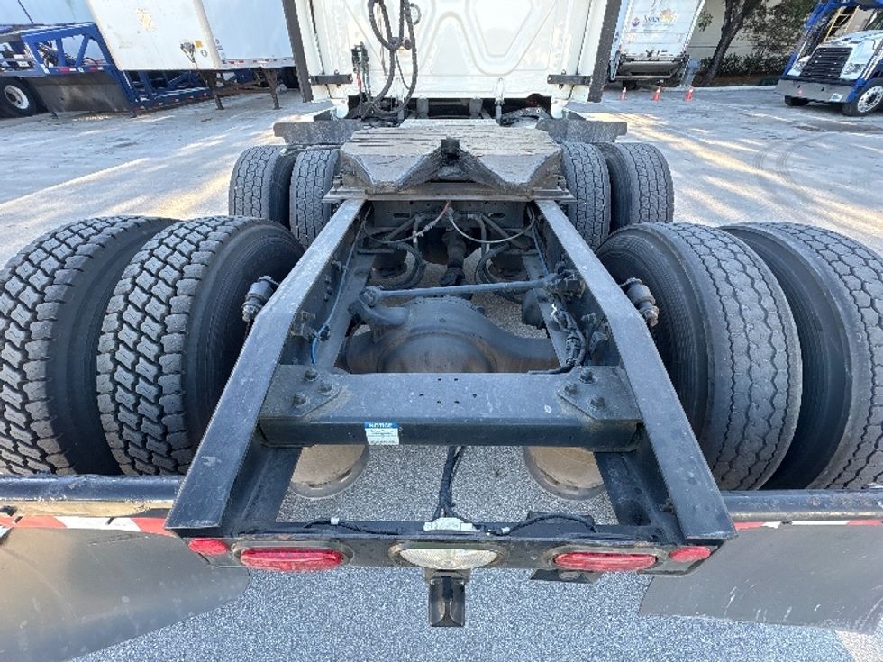 Sleeper Tractor-Heavy Duty Tractors-Freightliner-2024-T12664ST-Medley-FL-601,803\n\t\tmiles-$ 71,750 - Image 6