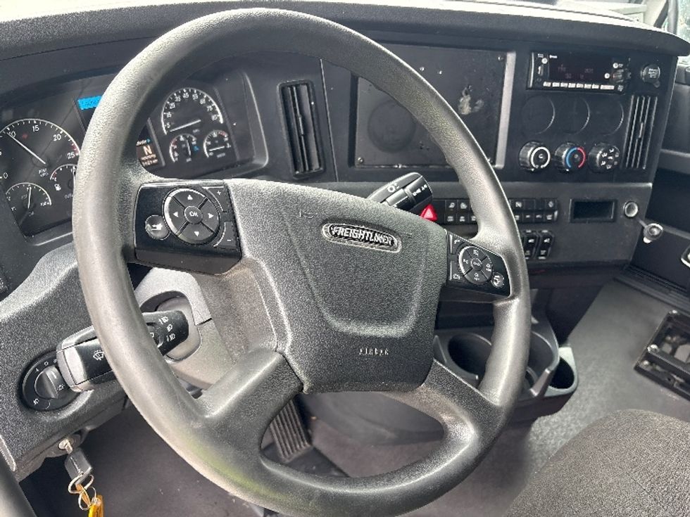 Sleeper Tractor-Heavy Duty Tractors-Freightliner-2024-T12664ST-Medley-FL-620,730\n\t\tmiles-$ 69,750 - Image 10