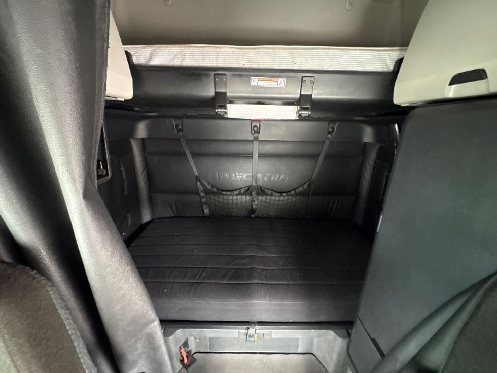 Sleeper Tractor-Heavy Duty Tractors-Freightliner-2024-T12664ST-Medley-FL-620,730\n\t\tmiles-$ 69,750 - Image 16