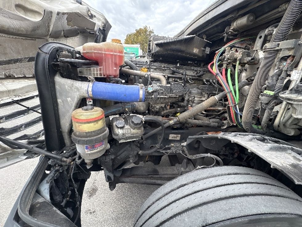 Sleeper Tractor-Heavy Duty Tractors-Freightliner-2024-T12664ST-Medley-FL-620,730\n\t\tmiles-$ 69,750 - Image 21