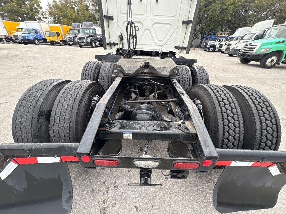 Sleeper Tractor-Heavy Duty Tractors-Freightliner-2024-T12664ST-Medley-FL-620,730\n\t\tmiles-$ 69,750 - Image 6