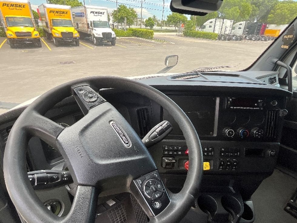 Sleeper Tractor-Heavy Duty Tractors-Freightliner-2024-T12664ST-Medley-FL-624,907\n\t\tmiles-$ 85,000 - Image 11