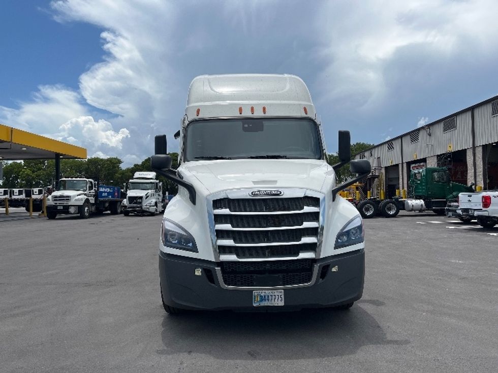 Sleeper Tractor-Heavy Duty Tractors-Freightliner-2024-T12664ST-Medley-FL-624,907\n\t\tmiles-$ 85,000 - Image 2