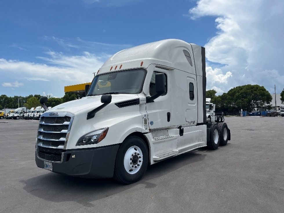 Sleeper Tractor-Heavy Duty Tractors-Freightliner-2024-T12664ST-Medley-FL-624,907\n\t\tmiles-$ 85,000 - Image 3