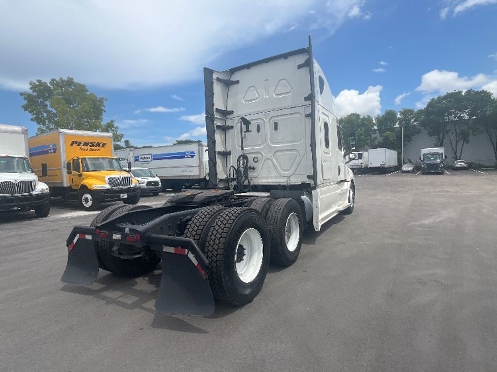 Sleeper Tractor-Heavy Duty Tractors-Freightliner-2024-T12664ST-Medley-FL-624,907\n\t\tmiles-$ 85,000 - Image 7