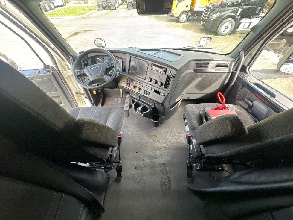 Sleeper Tractor-Heavy Duty Tractors-Freightliner-2024-T12664ST-Medley-FL-625,219\n\t\tmiles-$ 69,250 - Image 12