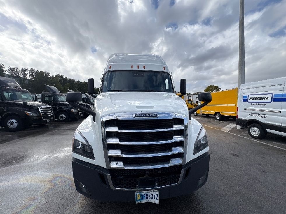 Sleeper Tractor-Heavy Duty Tractors-Freightliner-2024-T12664ST-Medley-FL-625,219\n\t\tmiles-$ 69,250 - Image 2