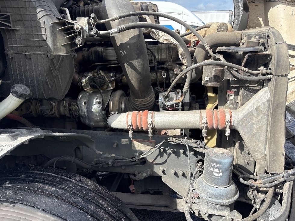 Sleeper Tractor-Heavy Duty Tractors-Freightliner-2024-T12664ST-Medley-FL-625,219\n\t\tmiles-$ 69,250 - Image 20