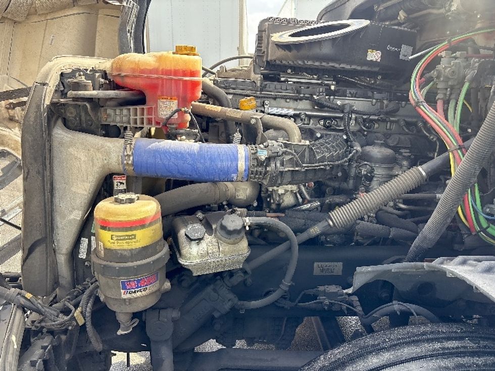 Sleeper Tractor-Heavy Duty Tractors-Freightliner-2024-T12664ST-Medley-FL-625,219\n\t\tmiles-$ 69,250 - Image 21