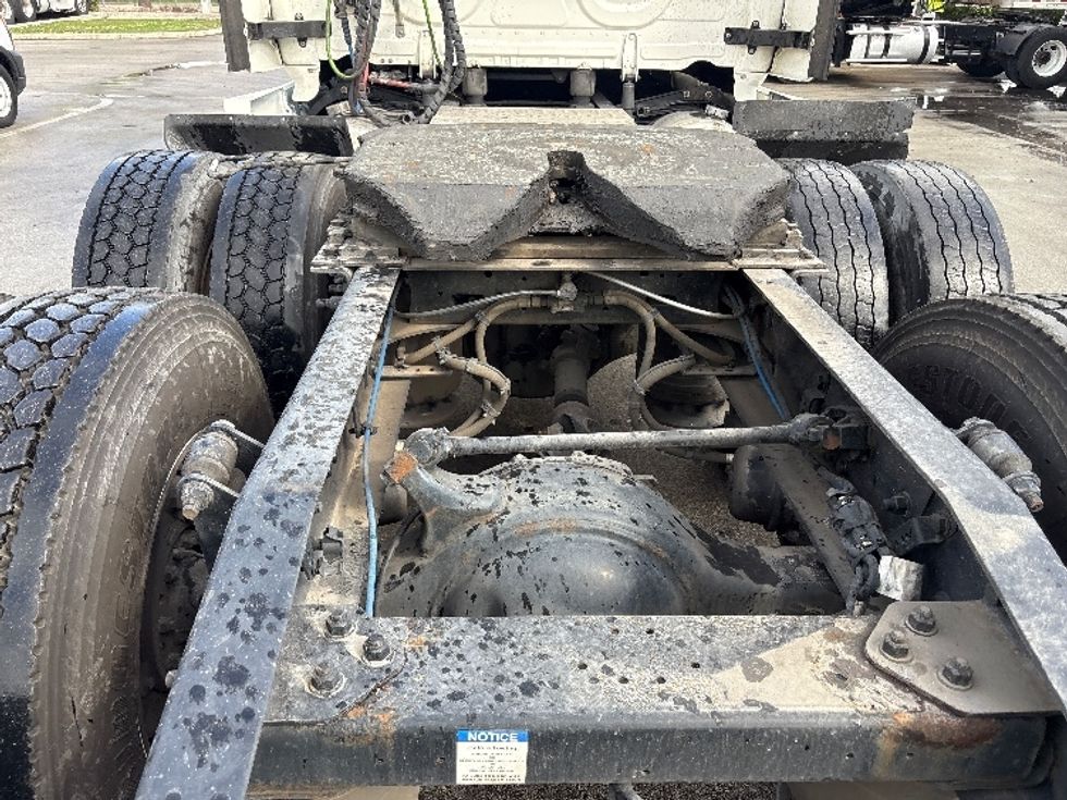 Sleeper Tractor-Heavy Duty Tractors-Freightliner-2024-T12664ST-Medley-FL-625,219\n\t\tmiles-$ 69,250 - Image 6