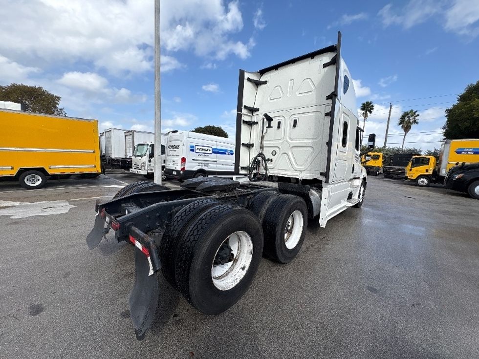 Sleeper Tractor-Heavy Duty Tractors-Freightliner-2024-T12664ST-Medley-FL-625,219\n\t\tmiles-$ 69,250 - Image 7