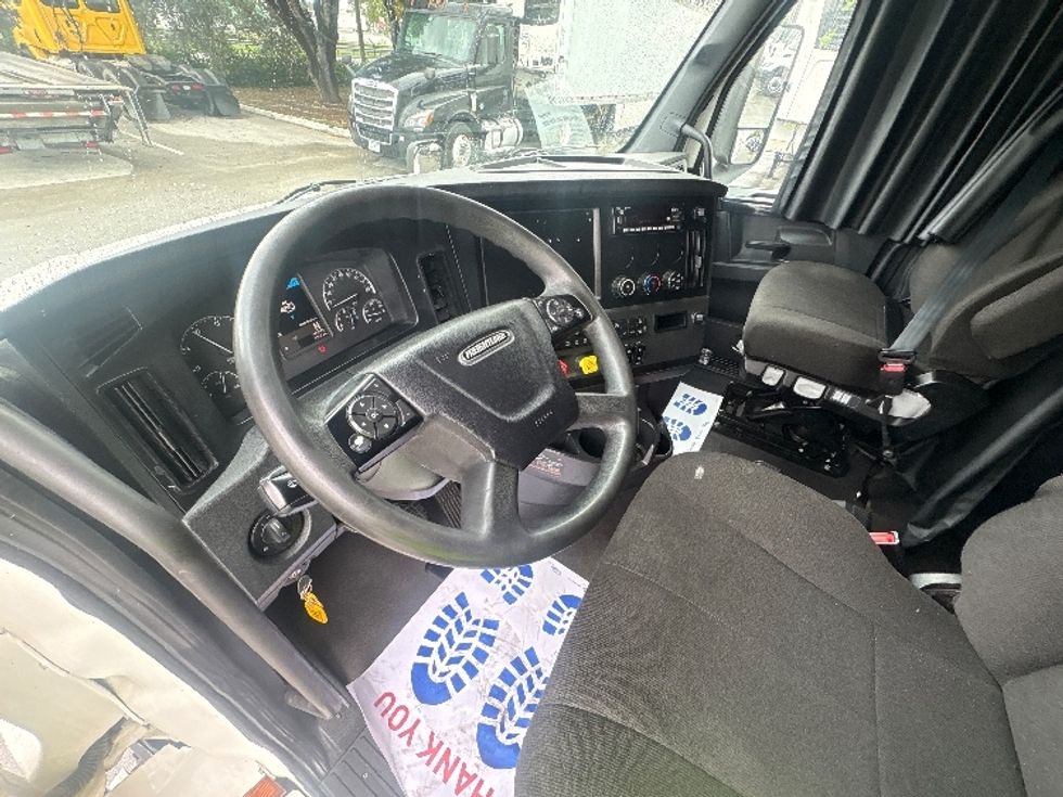 Sleeper Tractor-Heavy Duty Tractors-Freightliner-2024-T12664ST-Medley-FL-671,495\n\t\tmiles-$ 64,750 - Image 10