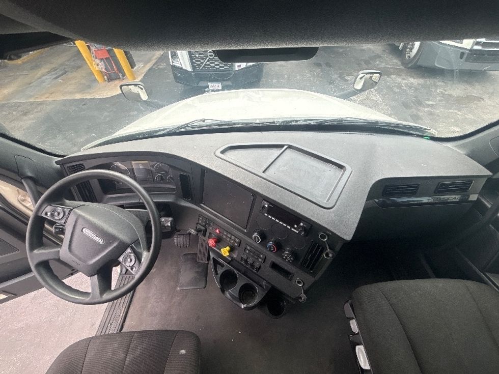 Sleeper Tractor-Heavy Duty Tractors-Freightliner-2024-T12664ST-Medley-FL-671,495\n\t\tmiles-$ 64,750 - Image 12