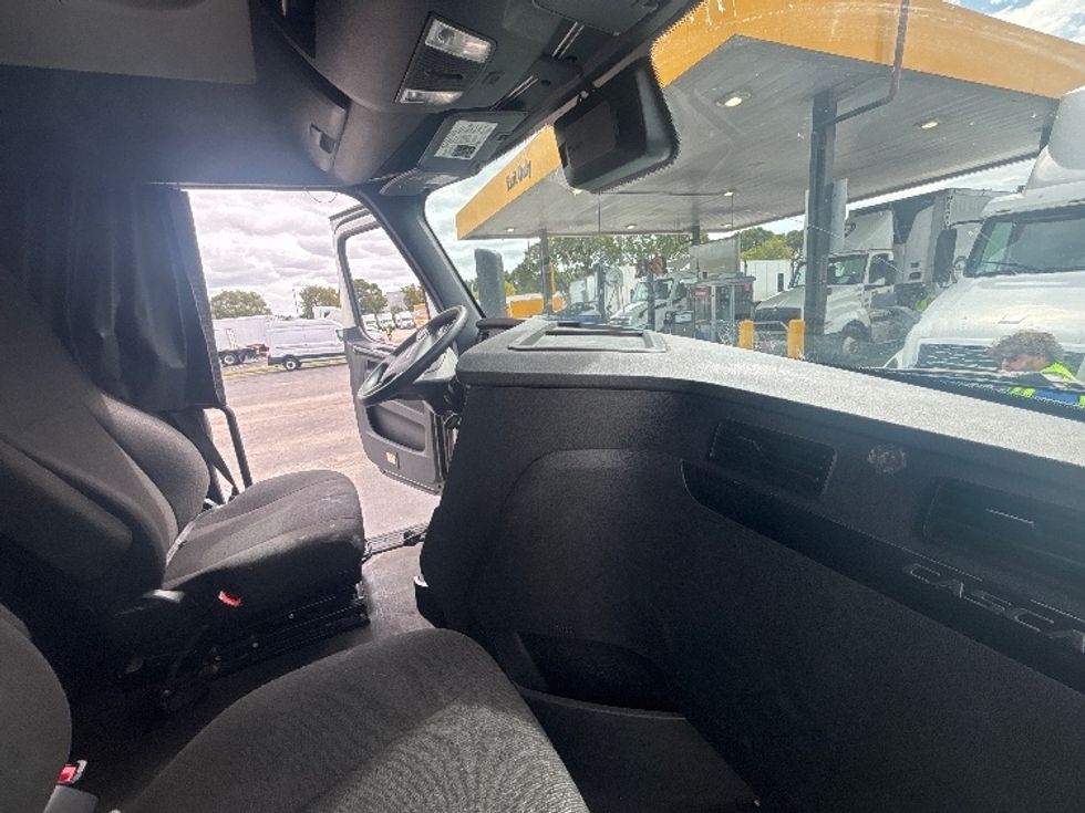 Sleeper Tractor-Heavy Duty Tractors-Freightliner-2024-T12664ST-Medley-FL-671,495\n\t\tmiles-$ 64,750 - Image 15