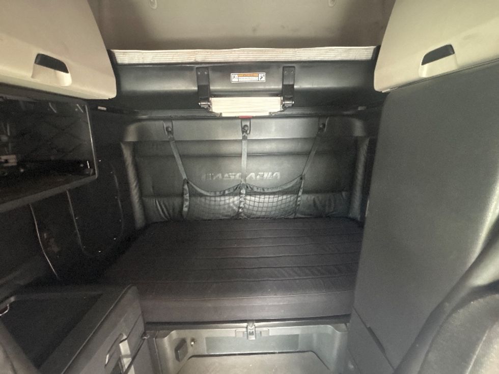 Sleeper Tractor-Heavy Duty Tractors-Freightliner-2024-T12664ST-Medley-FL-671,495\n\t\tmiles-$ 64,750 - Image 16