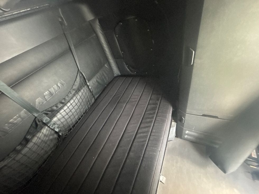 Sleeper Tractor-Heavy Duty Tractors-Freightliner-2024-T12664ST-Medley-FL-671,495\n\t\tmiles-$ 64,750 - Image 17