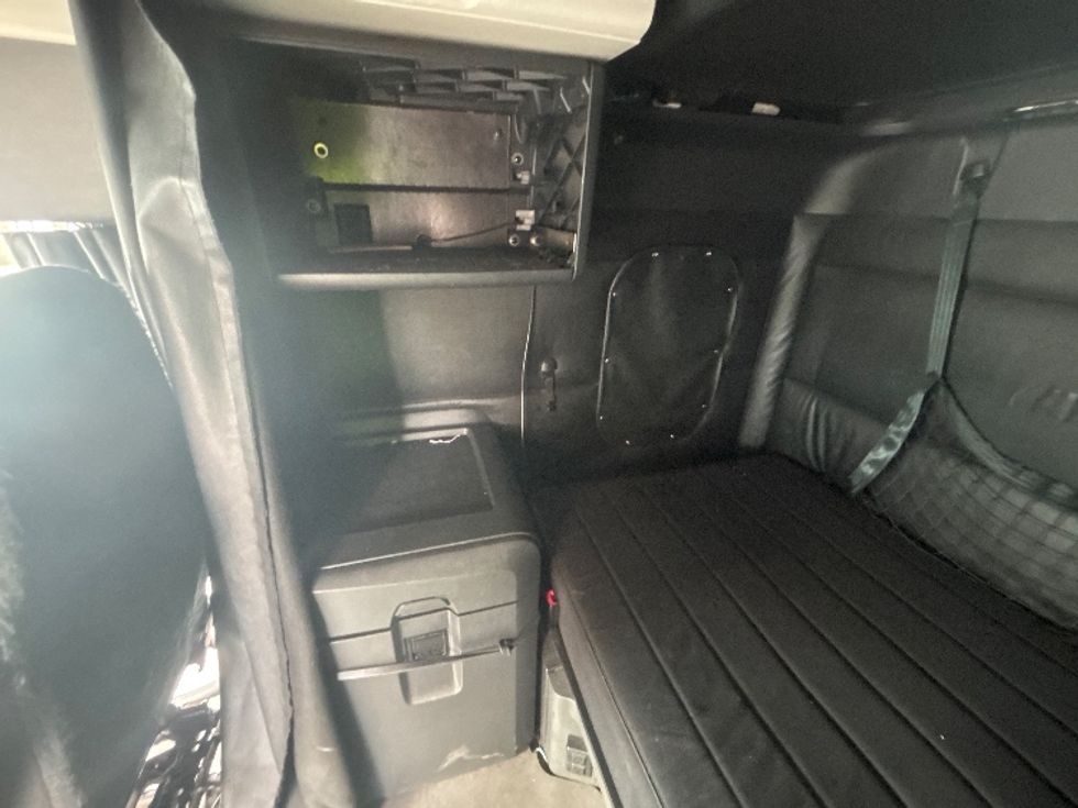 Sleeper Tractor-Heavy Duty Tractors-Freightliner-2024-T12664ST-Medley-FL-671,495\n\t\tmiles-$ 64,750 - Image 18