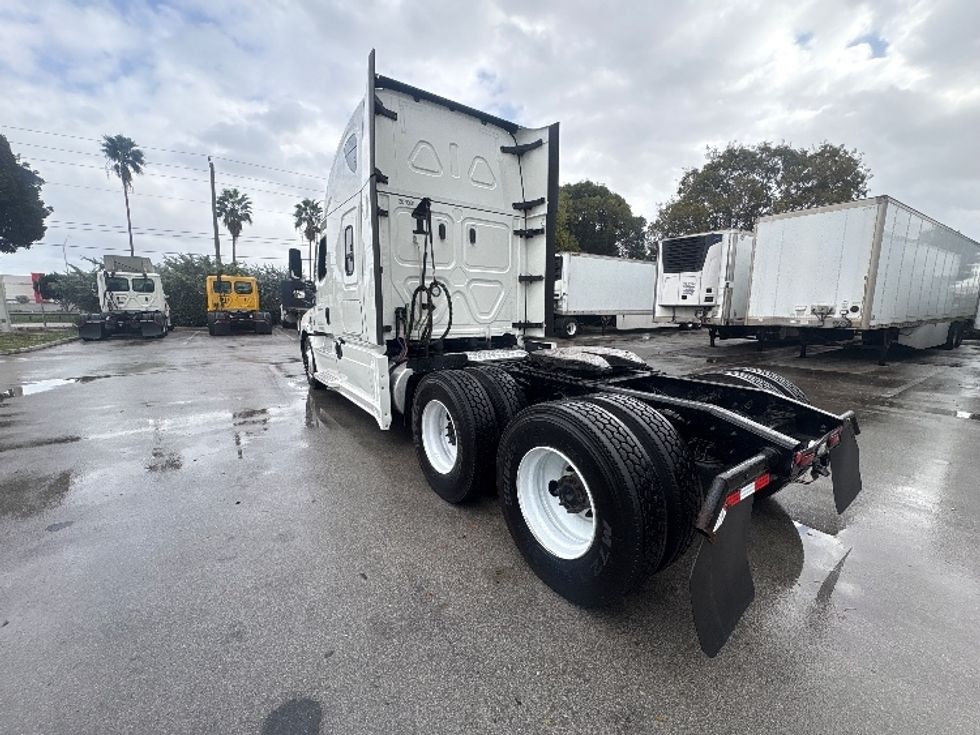 Sleeper Tractor-Heavy Duty Tractors-Freightliner-2024-T12664ST-Medley-FL-671,495\n\t\tmiles-$ 64,750 - Image 5