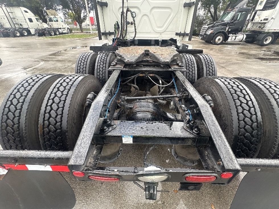 Sleeper Tractor-Heavy Duty Tractors-Freightliner-2024-T12664ST-Medley-FL-671,495\n\t\tmiles-$ 64,750 - Image 6