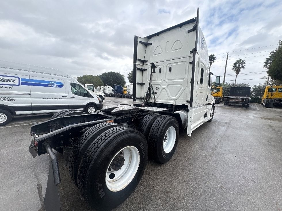 Sleeper Tractor-Heavy Duty Tractors-Freightliner-2024-T12664ST-Medley-FL-671,495\n\t\tmiles-$ 64,750 - Image 7