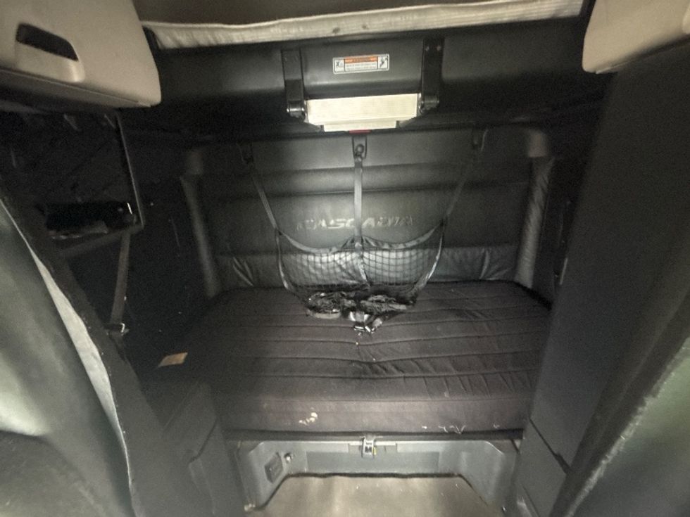 Sleeper Tractor-Heavy Duty Tractors-Freightliner-2024-T12664ST-Medley-FL-712,683\n\t\tmiles-$ 60,500 - Image 16