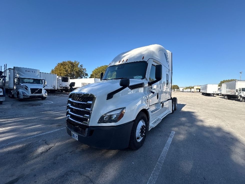 Sleeper Tractor-Heavy Duty Tractors-Freightliner-2024-T12664ST-Medley-FL-712,683\n\t\tmiles-$ 60,500 - Image 3