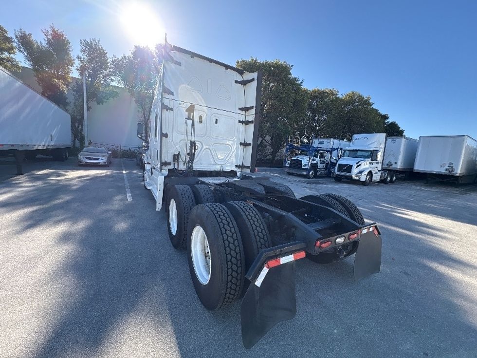 Sleeper Tractor-Heavy Duty Tractors-Freightliner-2024-T12664ST-Medley-FL-712,683\n\t\tmiles-$ 60,500 - Image 5