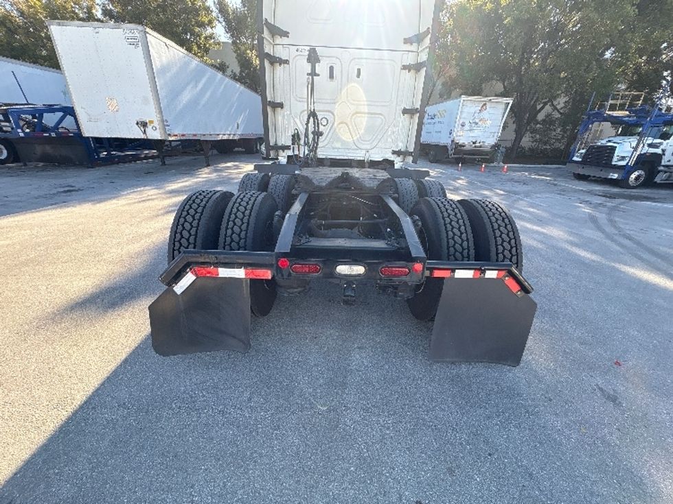 Sleeper Tractor-Heavy Duty Tractors-Freightliner-2024-T12664ST-Medley-FL-712,683\n\t\tmiles-$ 60,500 - Image 6