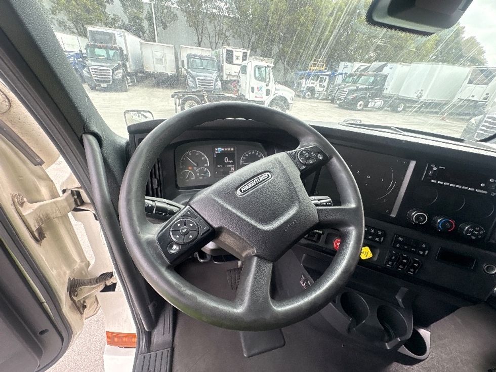 Sleeper Tractor-Heavy Duty Tractors-Freightliner-2024-T12664ST-Medley-FL-732,837\n\t\tmiles-$ 58,500 - Image 11