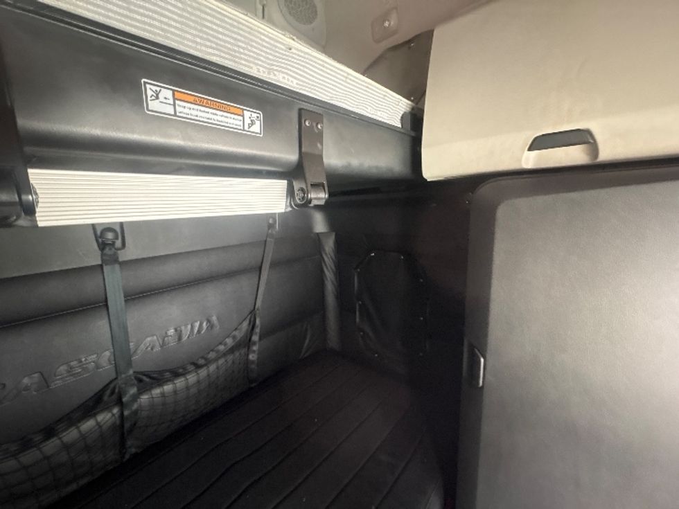 Sleeper Tractor-Heavy Duty Tractors-Freightliner-2024-T12664ST-Medley-FL-732,837\n\t\tmiles-$ 58,500 - Image 18