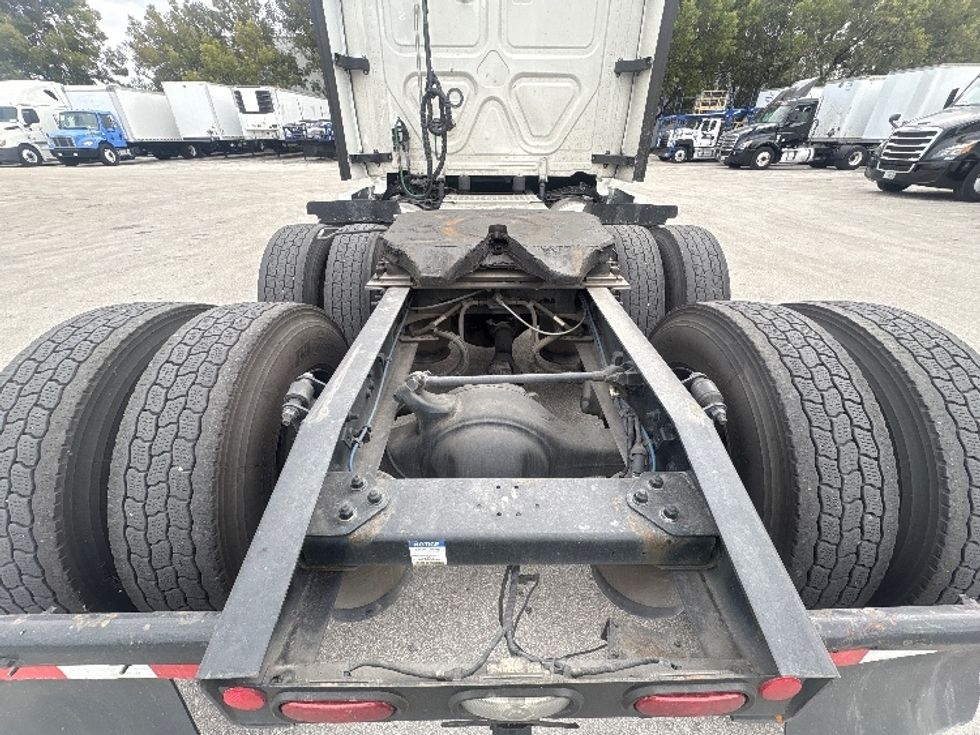 Sleeper Tractor-Heavy Duty Tractors-Freightliner-2024-T12664ST-Medley-FL-732,837\n\t\tmiles-$ 58,500 - Image 6