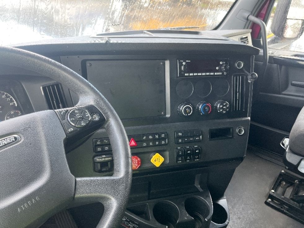 Sleeper Tractor-Heavy Duty Tractors-Freightliner-2024-T12664ST-Medley-FL-770,989\n\t\tmiles-$ 63,000 - Image 11