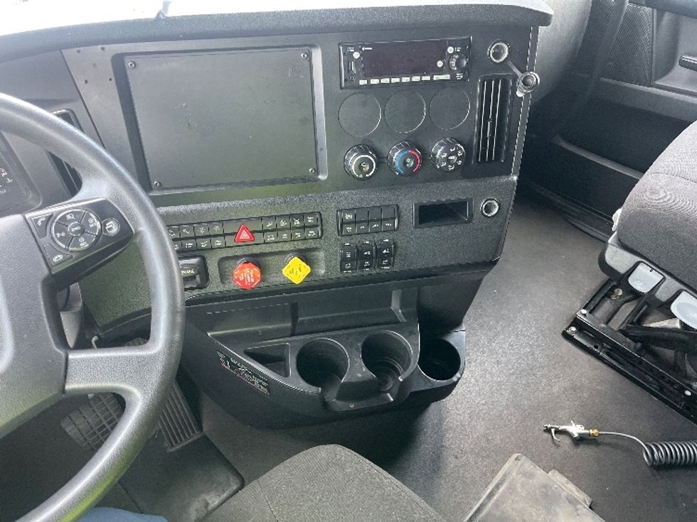 Sleeper Tractor-Heavy Duty Tractors-Freightliner-2024-T12664ST-Medley-FL-770,989\n\t\tmiles-$ 63,000 - Image 12