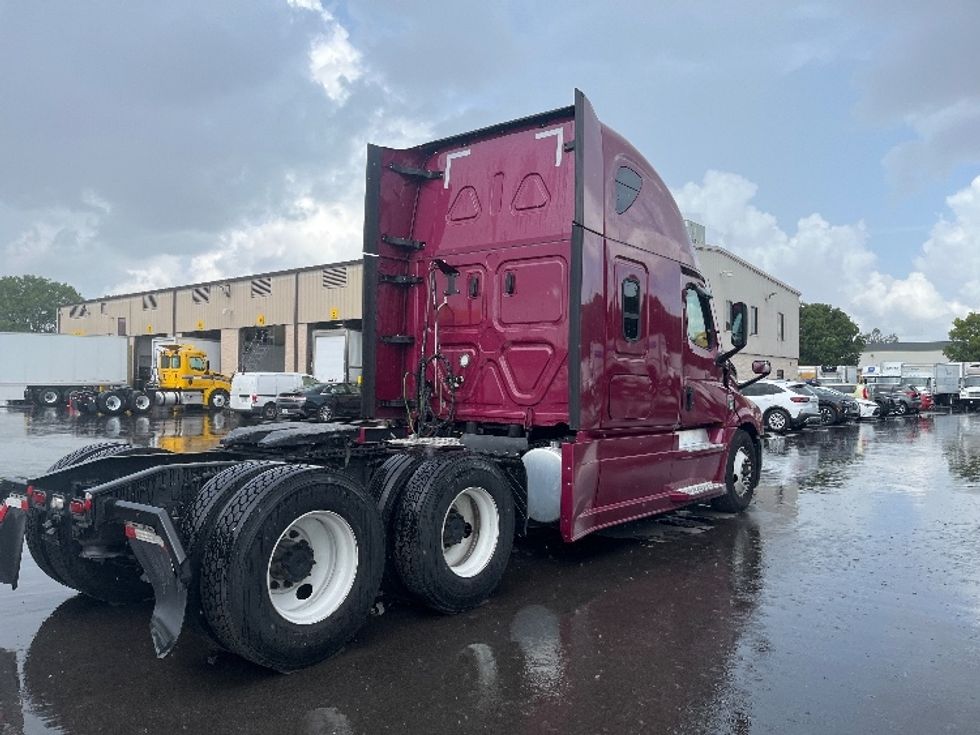 Sleeper Tractor-Heavy Duty Tractors-Freightliner-2024-T12664ST-Medley-FL-770,989\n\t\tmiles-$ 63,000 - Image 7