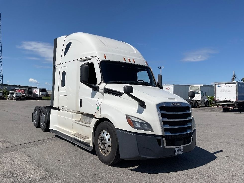 Sleeper Tractor-Heavy Duty Tractors-Freightliner-2024-T12664ST-Saint Laurent-PQ-1,041,999\n\t\tkm-$ 107,250 - Image 1