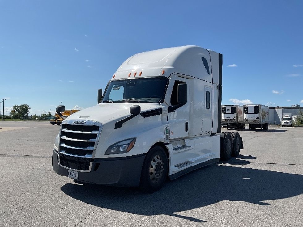 Sleeper Tractor-Heavy Duty Tractors-Freightliner-2024-T12664ST-Saint Laurent-PQ-1,041,999\n\t\tkm-$ 107,250 - Image 3