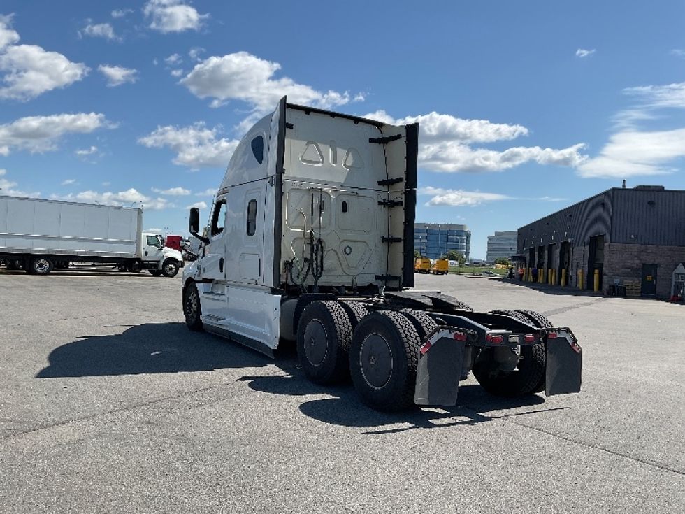 Sleeper Tractor-Heavy Duty Tractors-Freightliner-2024-T12664ST-Saint Laurent-PQ-1,041,999\n\t\tkm-$ 107,250 - Image 5