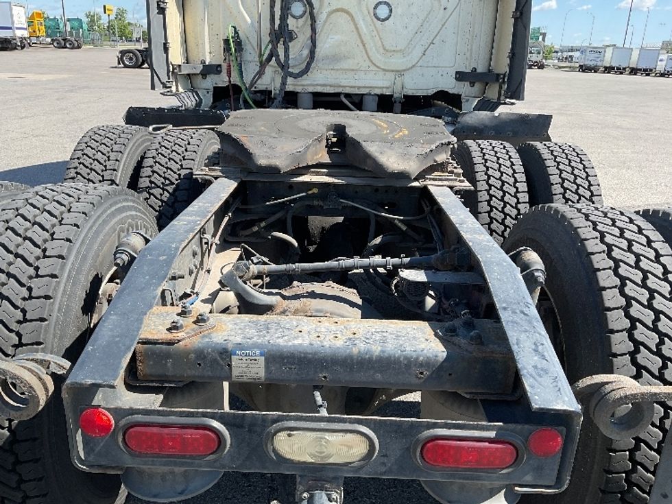 Sleeper Tractor-Heavy Duty Tractors-Freightliner-2024-T12664ST-Saint Laurent-PQ-1,041,999\n\t\tkm-$ 107,250 - Image 6