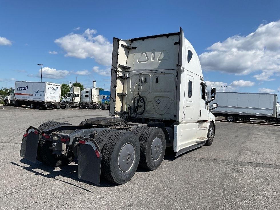 Sleeper Tractor-Heavy Duty Tractors-Freightliner-2024-T12664ST-Saint Laurent-PQ-1,041,999\n\t\tkm-$ 107,250 - Image 7