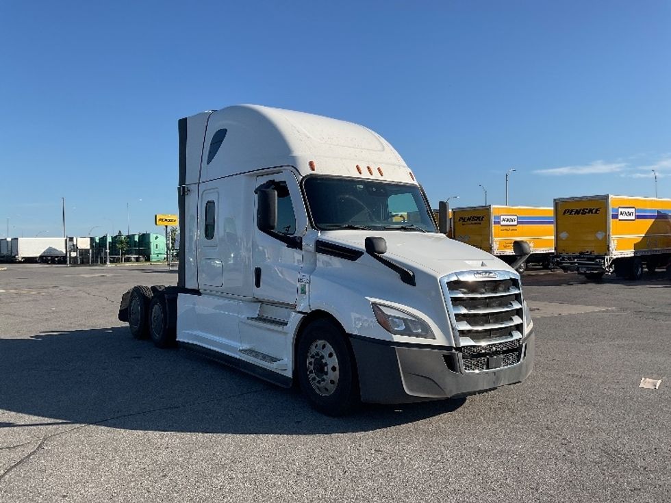 Sleeper Tractor-Heavy Duty Tractors-Freightliner-2024-T12664ST-Saint Laurent-PQ-1,084,019\n\t\tkm-$ 99,250 - Image 1