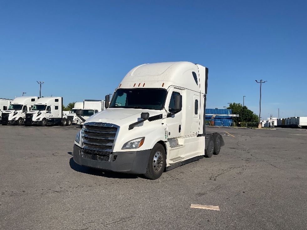 Sleeper Tractor-Heavy Duty Tractors-Freightliner-2024-T12664ST-Saint Laurent-PQ-1,084,019\n\t\tkm-$ 99,250 - Image 3