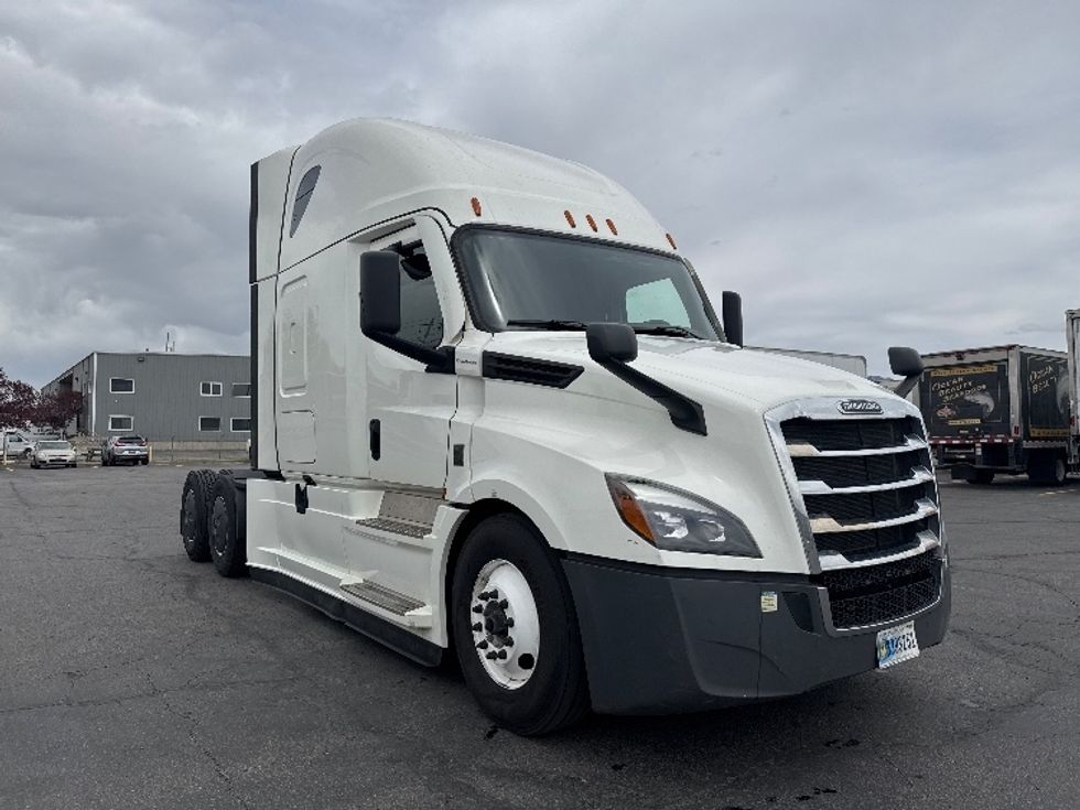 Sleeper Tractor-Heavy Duty Tractors-Freightliner-2024-T12664ST-Salt Lake City-UT-524,984\n\t\tmiles-$ 95,250 - Image 1